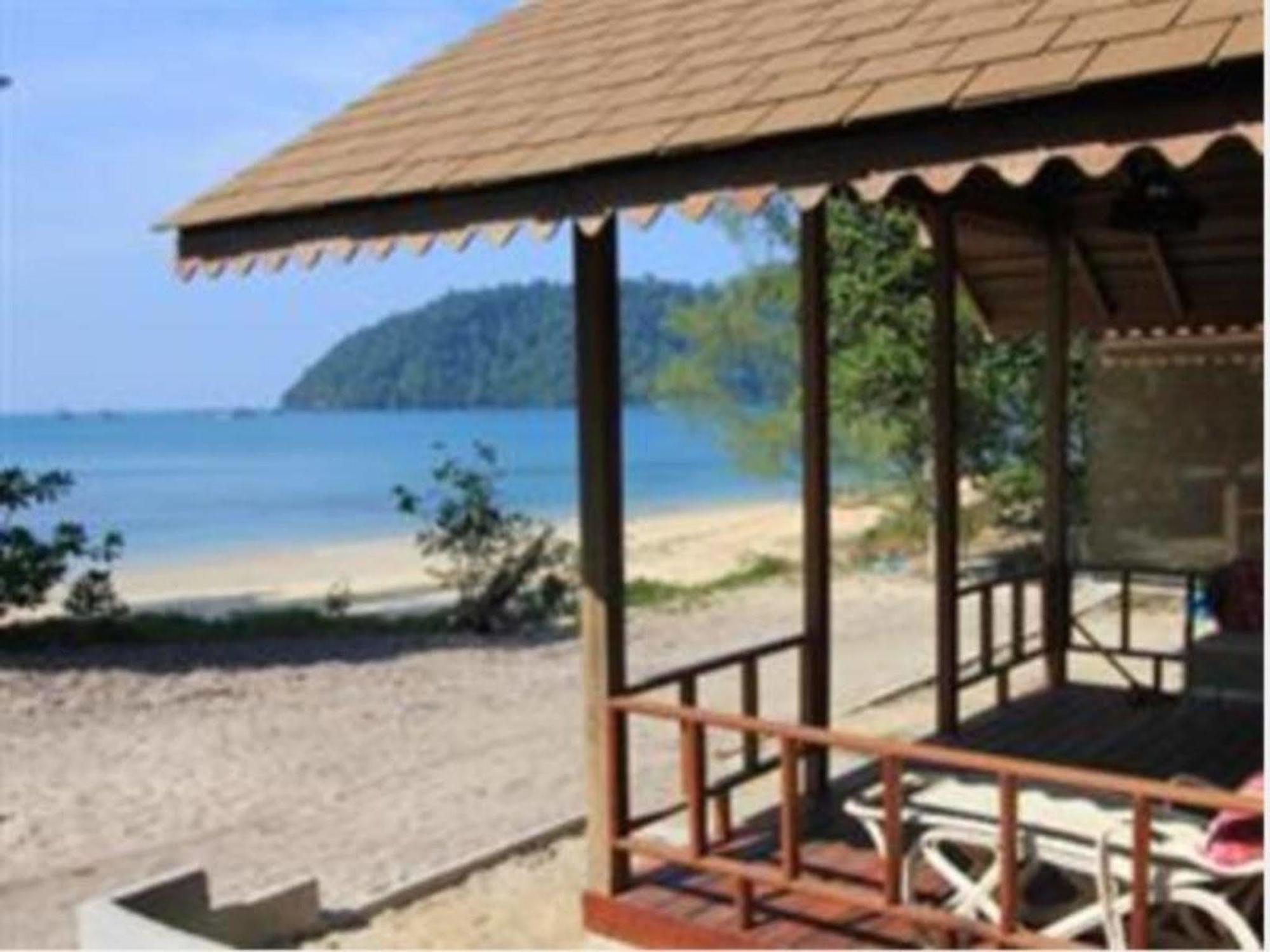 Heaven Beach Resort & Art Koh Phayam Exterior photo